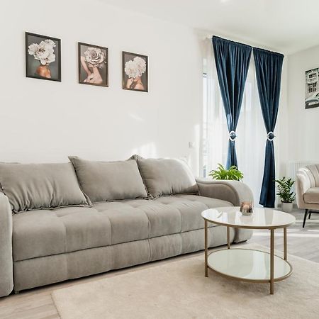 East Side Living & Terrace Apartment Брашов Екстериор снимка