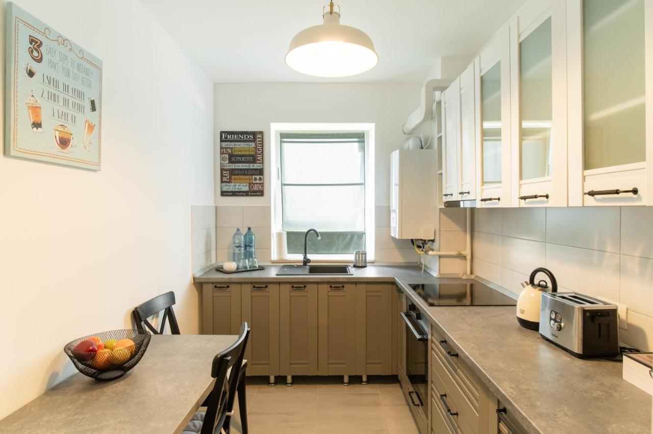 East Side Living & Terrace Apartment Брашов Екстериор снимка