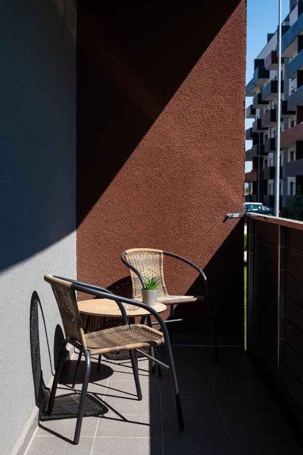 East Side Living & Terrace Apartment Брашов Екстериор снимка