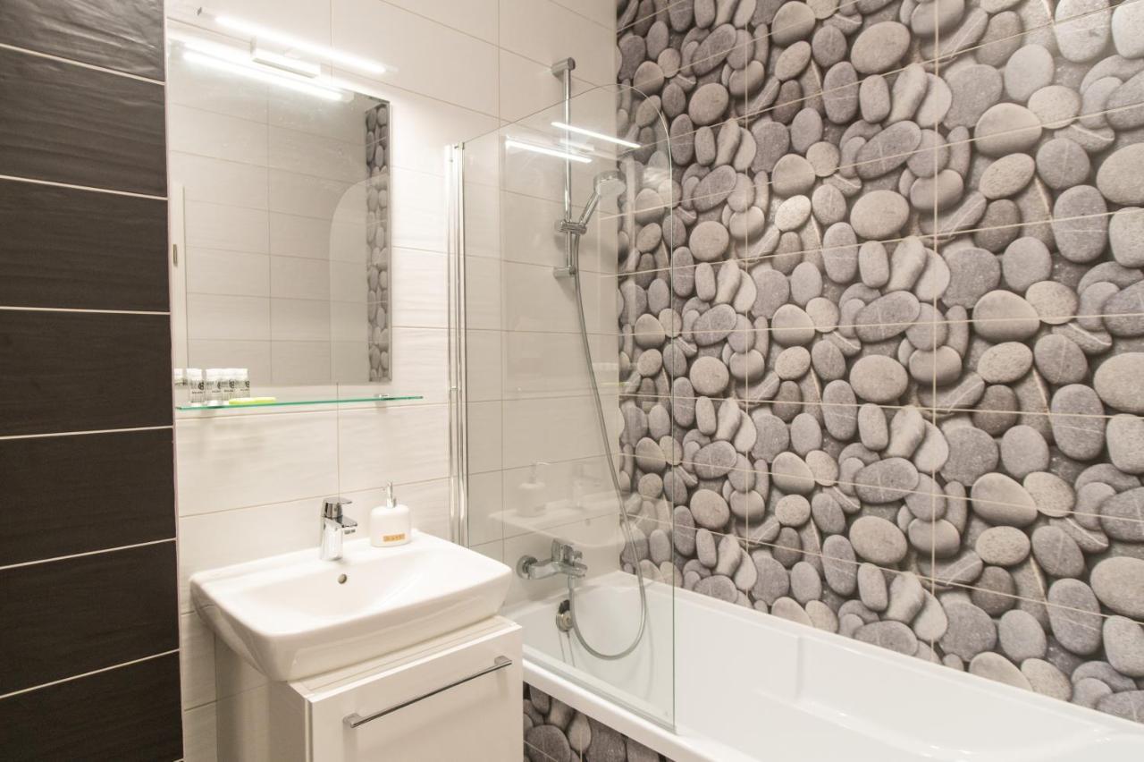 East Side Living & Terrace Apartment Брашов Екстериор снимка