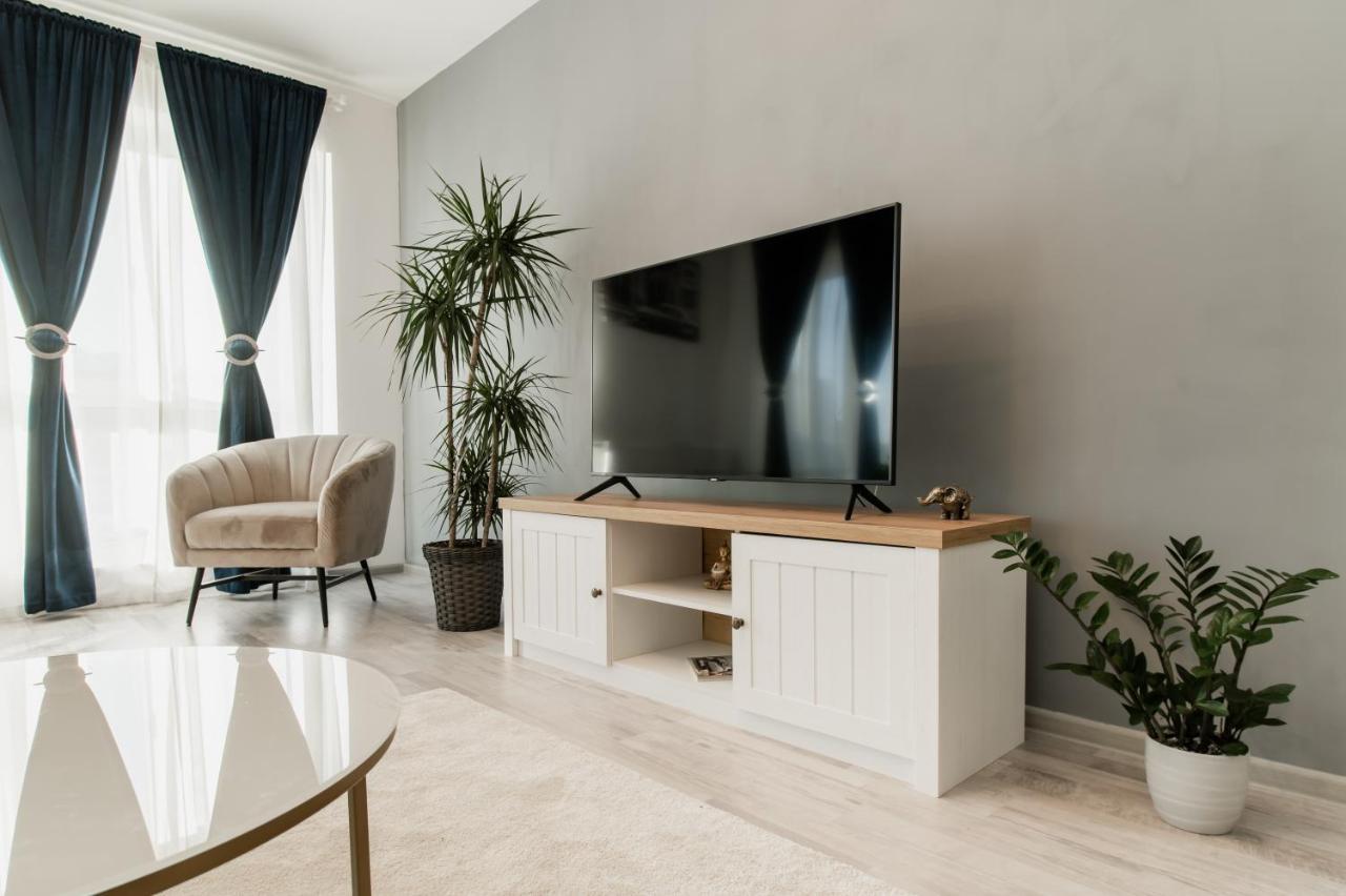 East Side Living & Terrace Apartment Брашов Екстериор снимка