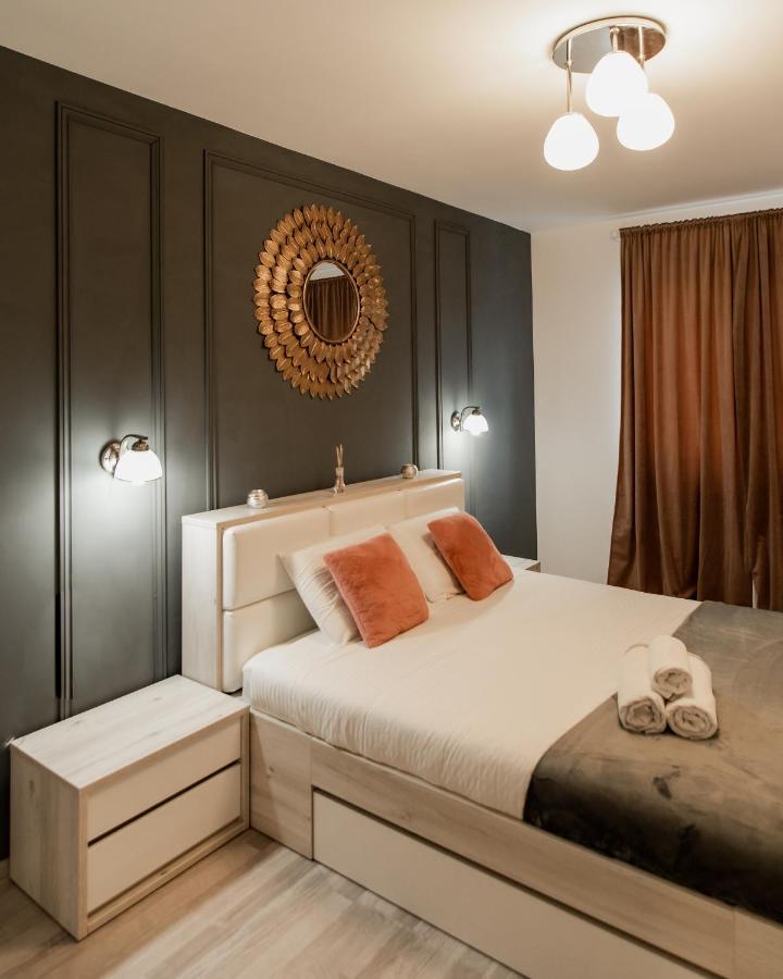 East Side Living & Terrace Apartment Брашов Екстериор снимка