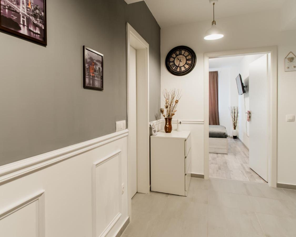 East Side Living & Terrace Apartment Брашов Екстериор снимка